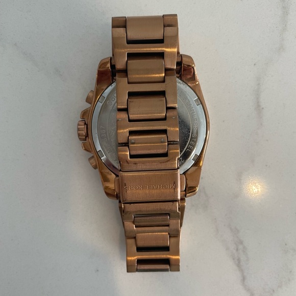 Michael Kors Rose Gold Watch - Picture 3 of 5